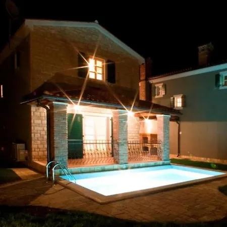 Grosszuegiges Mit Pool Und Sonnenterrasse By Interhome