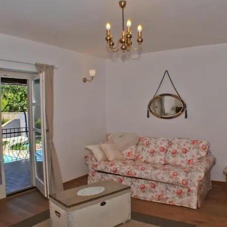 Grosszuegiges Mit Pool Und Sonnenterrasse By Interhome Buici (Istria)